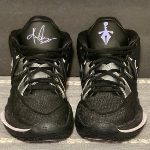 Nike Kyrie Infinity 8 Black Metallic Basketball Shoes Size 9 - Picture 3 of 6